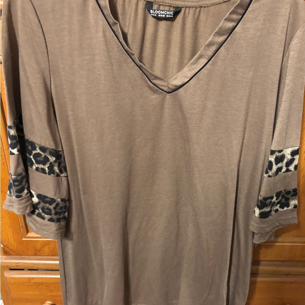 BloomChic Taupe V-Neck Tunic with Leopard Sleeve Bands